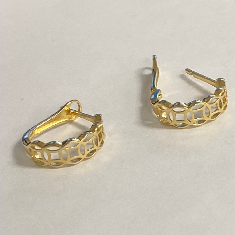 18kt Elegant solid Gold Hoop Earrings